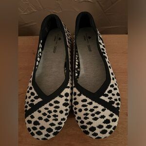 Women’s size 8 flats